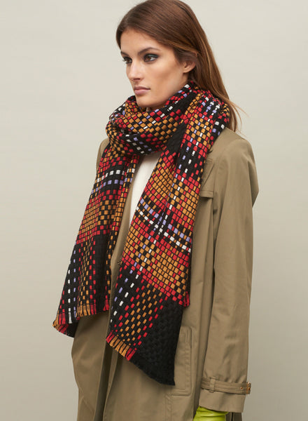 THE PLAID WRAP - Multicolour red and orange wool and cashmere scarf - model