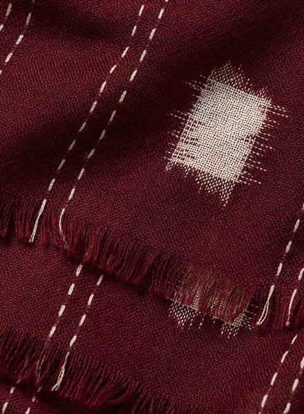 THE IKAT SCARF - Dark red two tone pure cashmere woven scarf - detail
