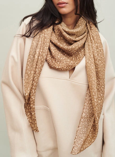 THE LEOPARD SQUARE - Neutral ombré printed modal and cashmere scarf - model