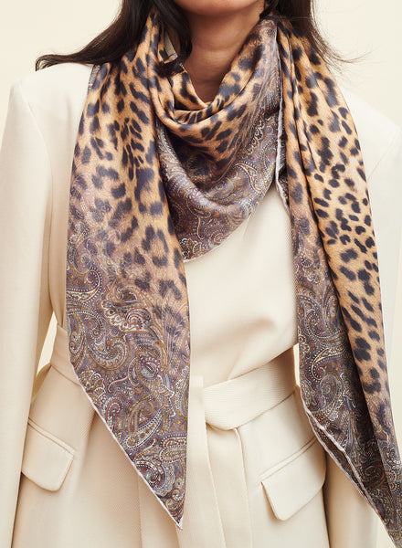 THE MEDINA SQUARE - Brown multicolour printed silk twill scarf - model