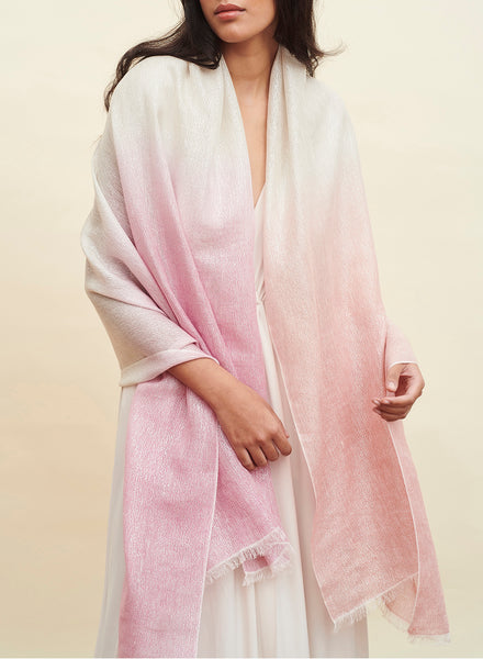 THE LOLLIPOP - Pink and white dip dye cashmere and linen wrap with Lurex - model 1
