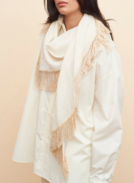 THE CABANA - White and neutral fringed cashmere and linen triangle scarf - model