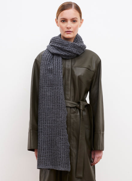 JANE CARR The Mesh Scarf in Granite, dark grey grid woven cashmere scarf – model 1