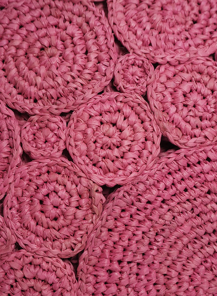 SET OF 2 FLEUR PLACEMATS - Pair of large, hand-woven raffia placemats in pink - detail