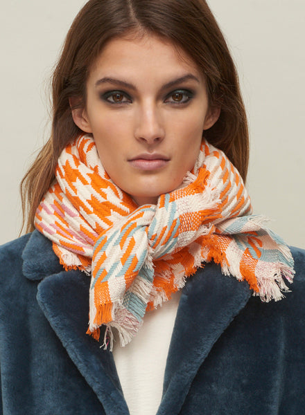 THE PUPPY TOOTH SQUARE - Multicolour orange cotton and Lurex checked neckerchief - model
