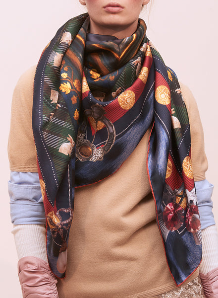 THE HIGHLANDER SQUARE - Dark blue multicolour printed silk twill scarf - model
