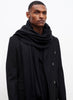 JANE CARR, THE LUXE - Black oversized cashmere knit wrap - model 3