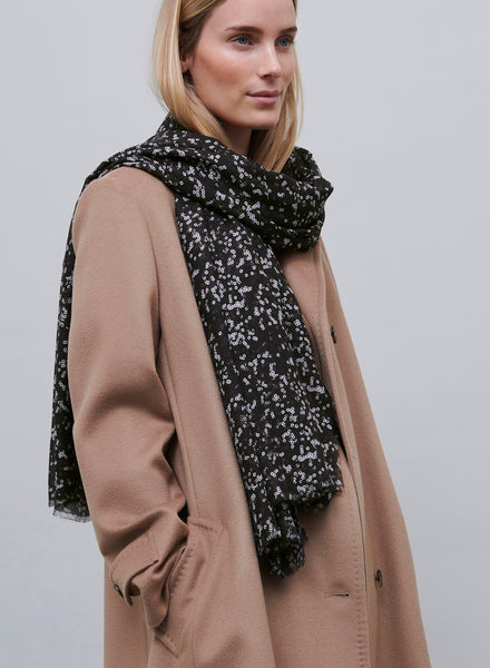 JANE CARR - THE OPERA WRAP - Monochrome printed modal and cashmere scarf - model 