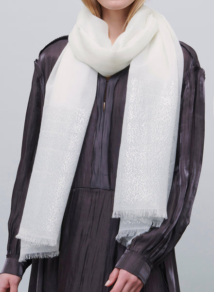 JANE CARR - THE TANGO SCARF - White pure cashmere scarf with silver metallic stripes - model