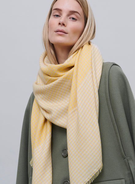 JANE CARR - THE JENGA SQUARE - Yellow and neutral checked lambswool scarf - model