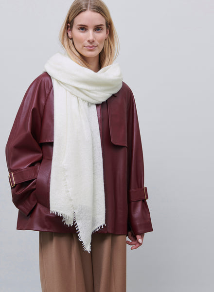 THE LUXE - White oversized cashmere knit wrap - model