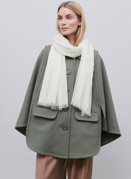 JANE CARR, THE FRAY SCARF - White woven pure cashmere scarf - model