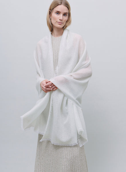 JANE CARR - THE COSMOS SCARF - White cashmere scarf with silver Lurex - model