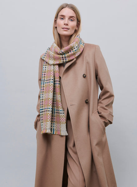 JANE CARR, THE PLAID SCARF - Pink and neutral checked wool and cashmere scarf - model