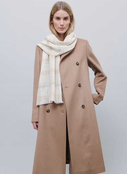 JANE CARR, THE PLAID SCARF - Natural checked wool and cashmere scarf - model 1