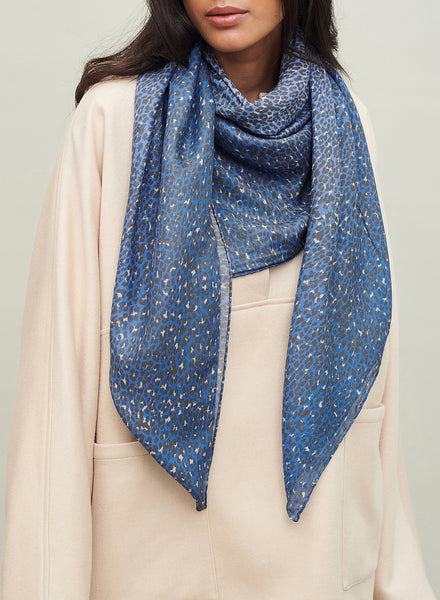 THE LEOPARD SQUARE - Blue and grey ombré printed modal and cashmere scarf - model