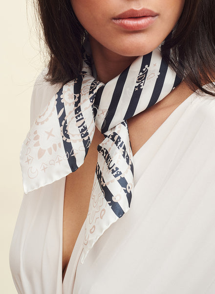 THE BRETON NECKERCHIEF - Black and white printed silk twill scarf - model