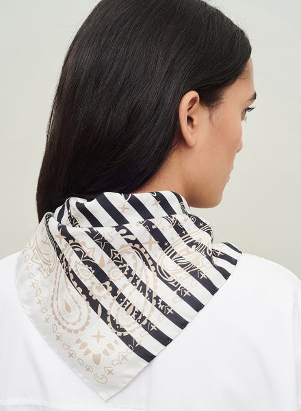 THE BRETON NECKERCHIEF - Black and white printed cotton and silk scarf - model