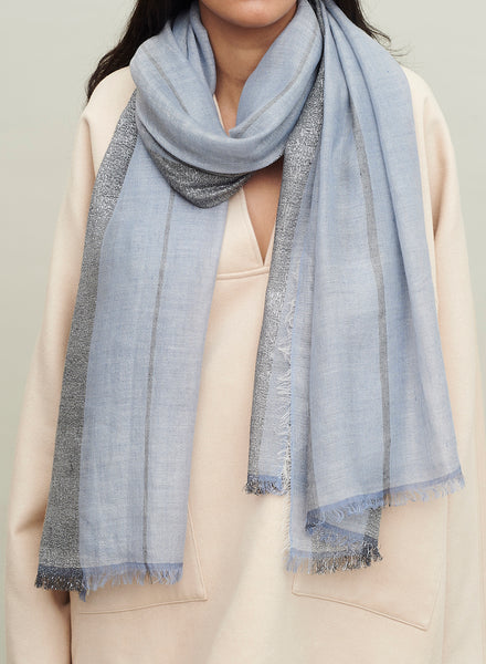 THE SOLITAIRE - Blue and charcoal striped cashmere and linen scarf with silver Lurex - model