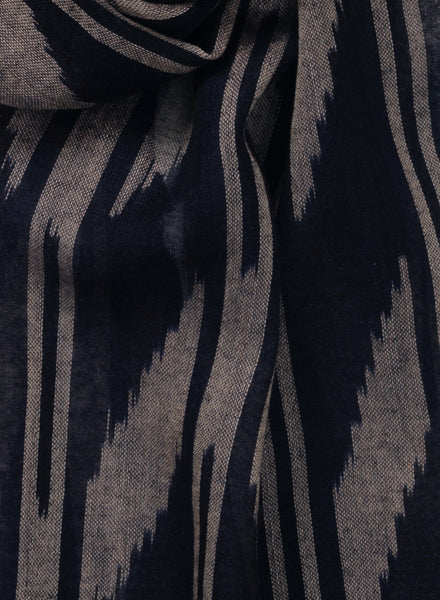 THE ZIG ZAG SCARF - Navy two tone pure cashmere woven scarf - detail