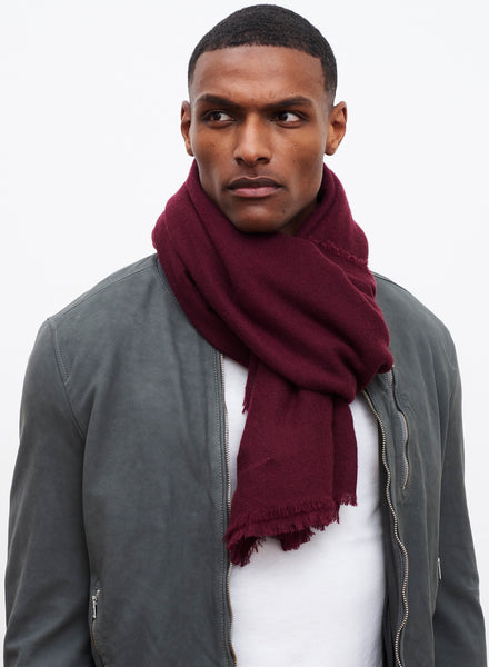 JANE CARR The Fray Wrap in Raisin, burgundy woven pure cashmere scarf – model 3