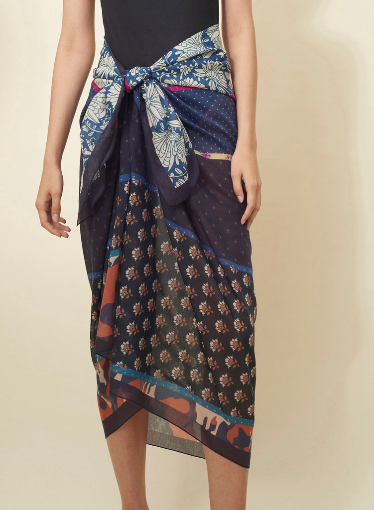JANE CARR The Puzzle Pareo in Navy, dark blue multicolour printed cotton and silk-blend pareo – model 1