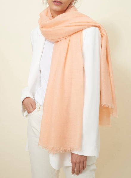 JANE CARR The Light Fray Wrap in Rose, pink woven pure cashmere scarf - model