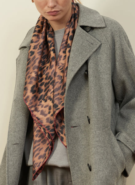 JANE CARR The Cub Foulard in Ginger, taupe and red printed silk twill scarf – model 1