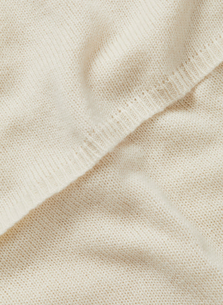 JANE CARR The Chelsea Scarf in White, white knitted pure cashmere scarf – detail