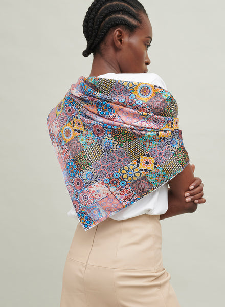 The Bazaar Foulard, pink multicolour printed silk twill scarf – model 1