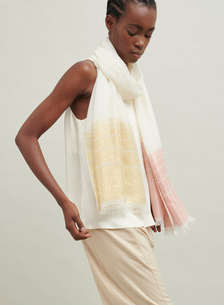 The Tango Scarf, white pure cashmere scarf with metallic stripes – model 1