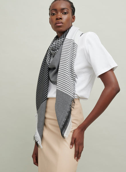 The Jenga Square, black and white checked lambswool scarf – model 1