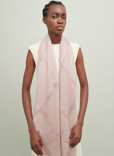 The Lattice Square, pink cashmere scarf with metallic check – model 1