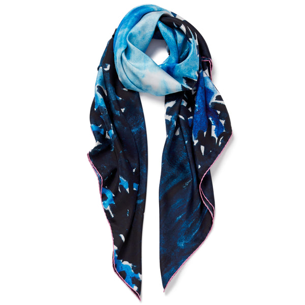 JANE CARR X ZHANG ENLI AND HAUSER & WIRTH BLUE TREE SQUARE - Blue multicolour printed silk twill scarf